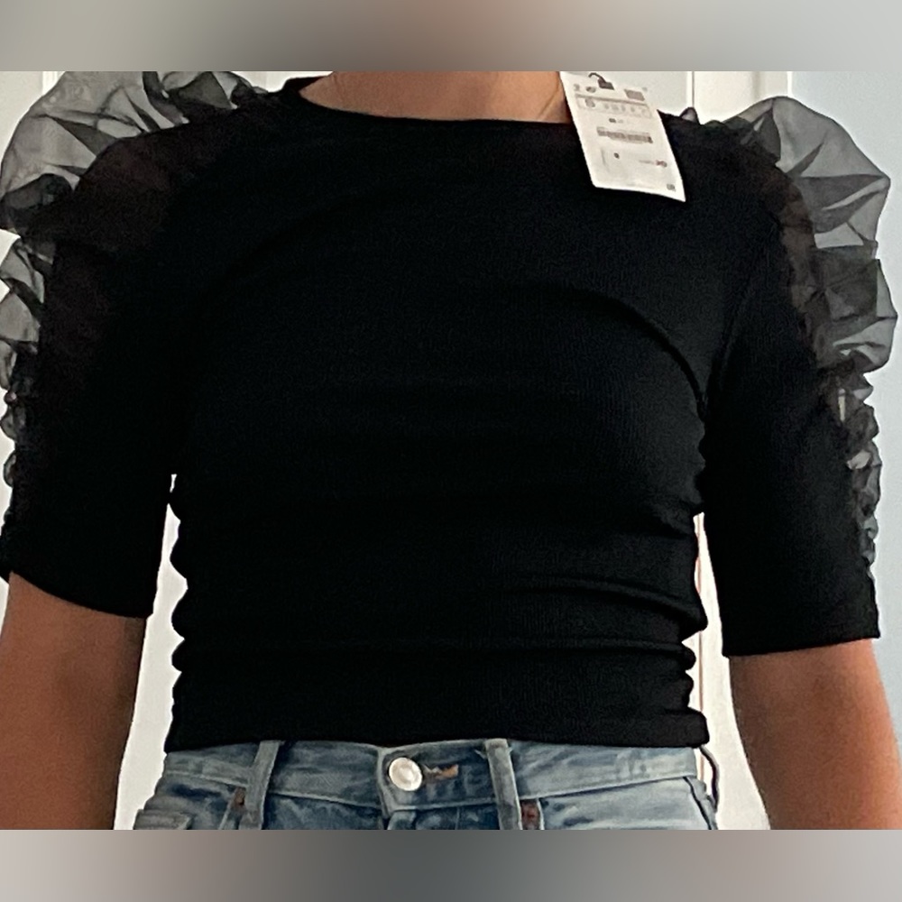 NWT black puff sleeved top